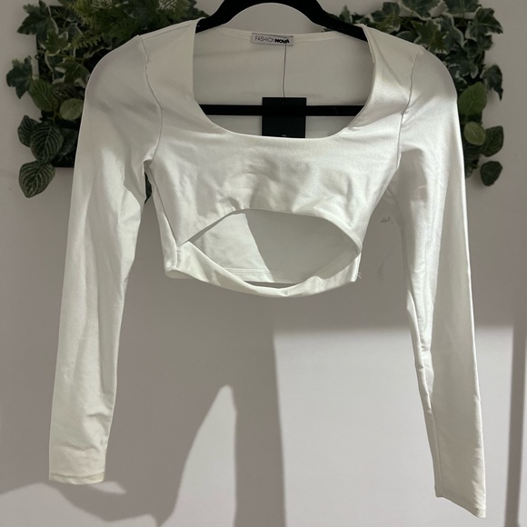 Long sleeve cut out crop top - Picture 4 of 4